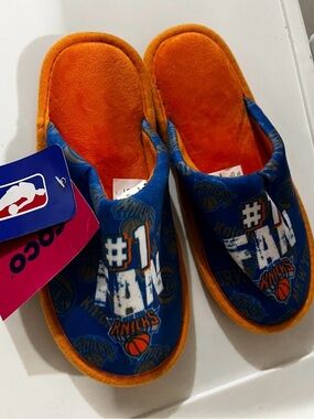 NWT New York Knicks Foco Kids #1 Fan Slip-On Slippers in Blue and Orange